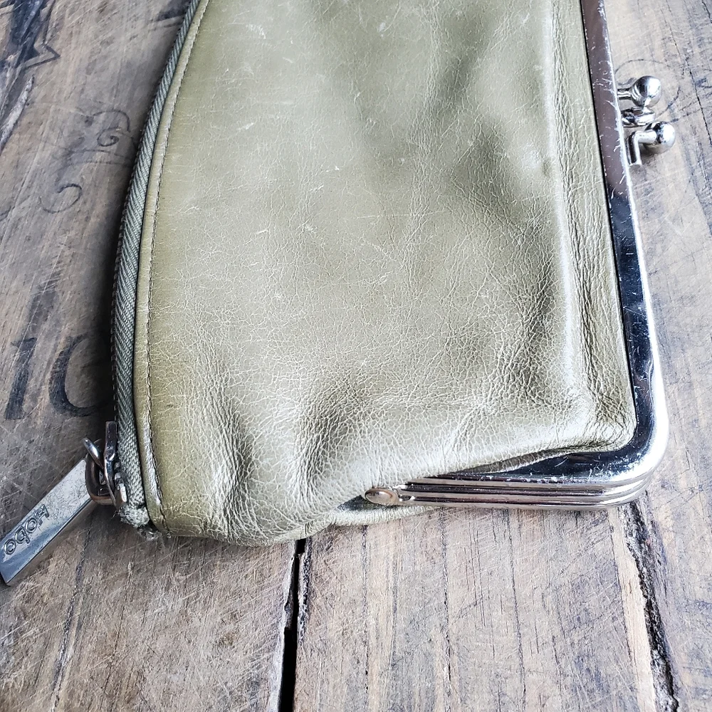 HOBO‎ Vintage Olive Green Distressed Leather Zip Around Kiss Lock Clutch|Wallet